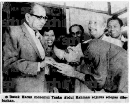 Datuk Harun menemui Tunku Abdul Rahman sejurus selepas dibebaskan.