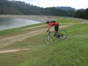 Cycling activities around Dam.