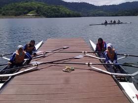 Activities kayaking around the dam.