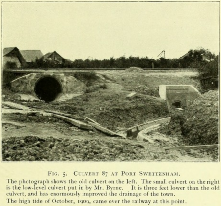 Perparitan air pasang di Port Swettenham, sekitar 1910